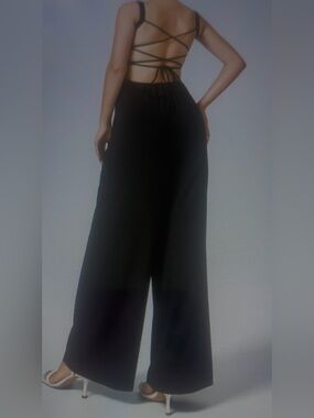SMALL. HALARA BREEZEFUL BACKLESS CRISSCROSS LACE UP JUMPSUIT
